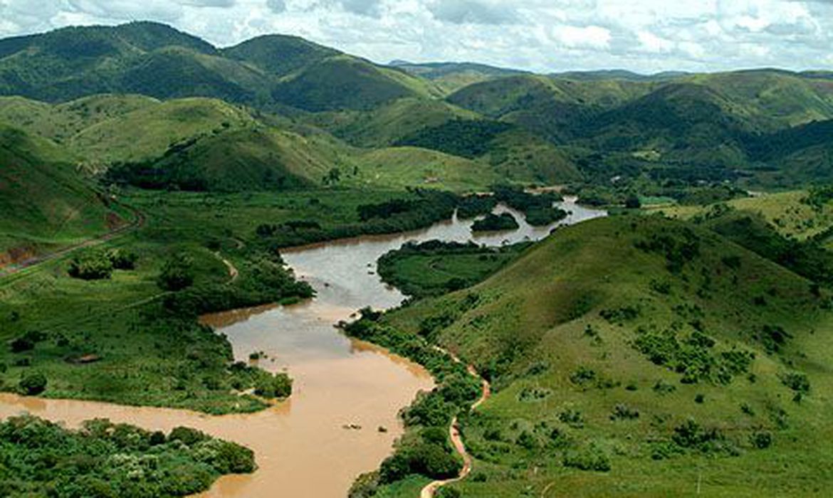 Rio Paraíba do sul, formado pela confluência dos rios Paraitinga e Paraibuna (Margi Moss)